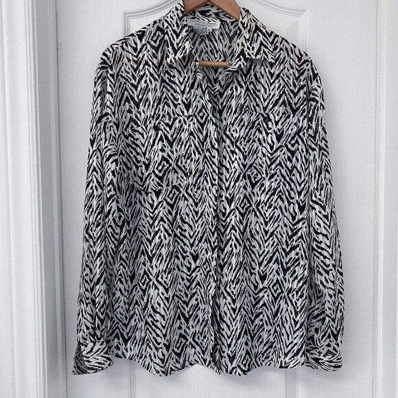Laura & Jayne - Vintage Lightweight Tribal Patterned Blouse - Picture 2 of 7